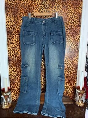 ROMWE Faded Blue Flare Cargo Jeans with Pocket Details